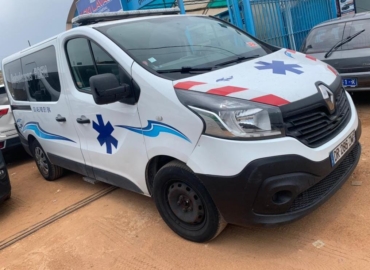 Ambulance médicalisée: Renault trafic